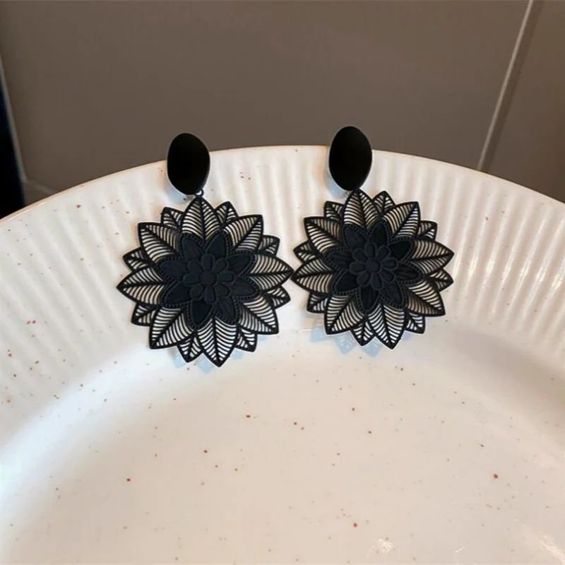 Vintage Fashion Korea - Pendientes Colgantes Retro de Encaje Negro