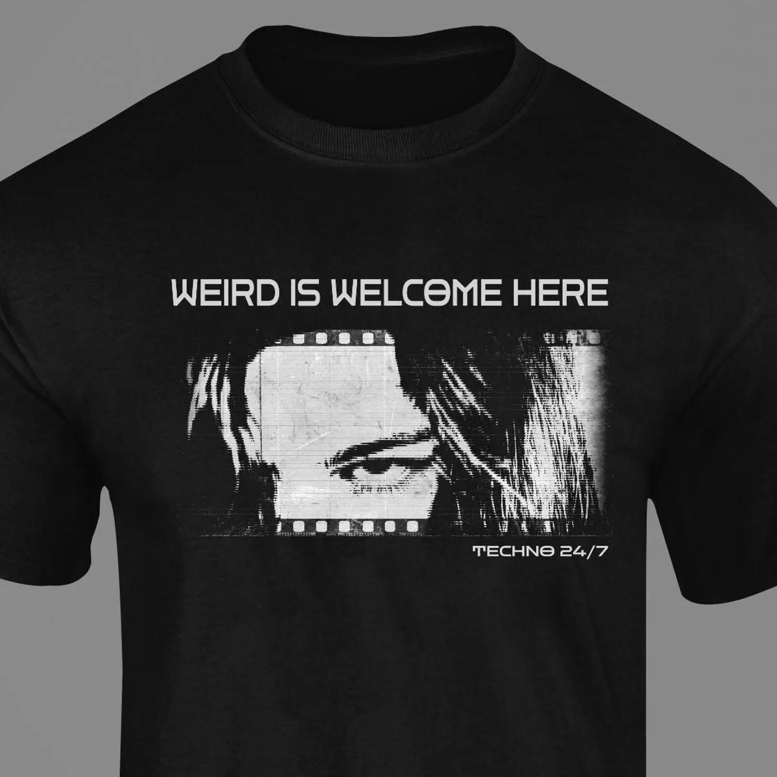 Camiseta 'Weird is Welcome Her - Vintage Fashion Berlin reseña y precio