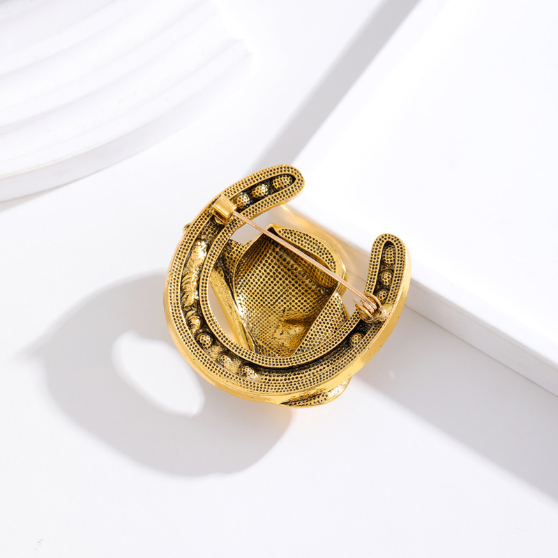 Nuevo broche con diseño de som - Vintage Fashion Blog reseña y precio