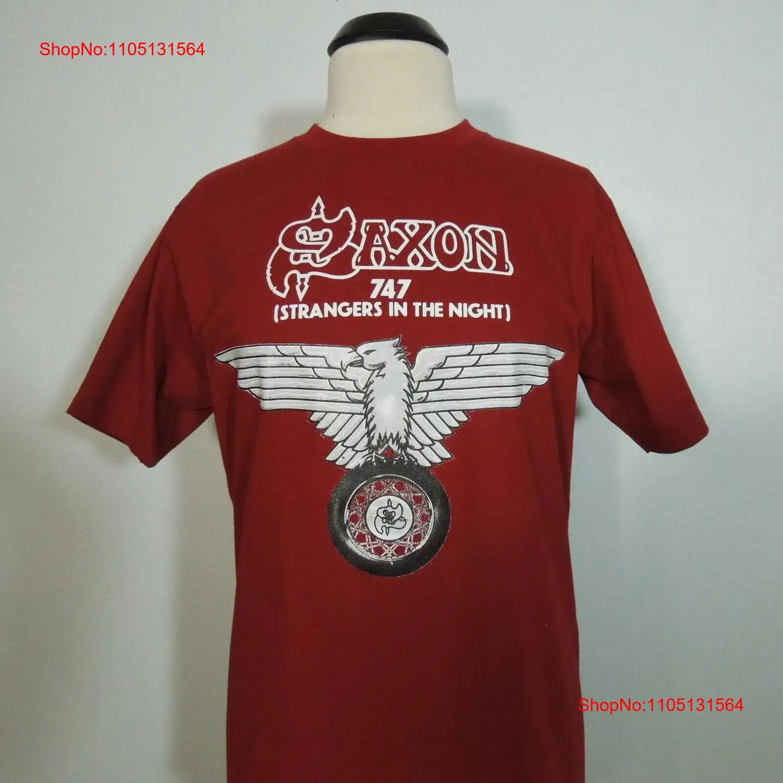 SAXON 747 Strangers In The Nig - Vintage Fashion Logo reseña y precio